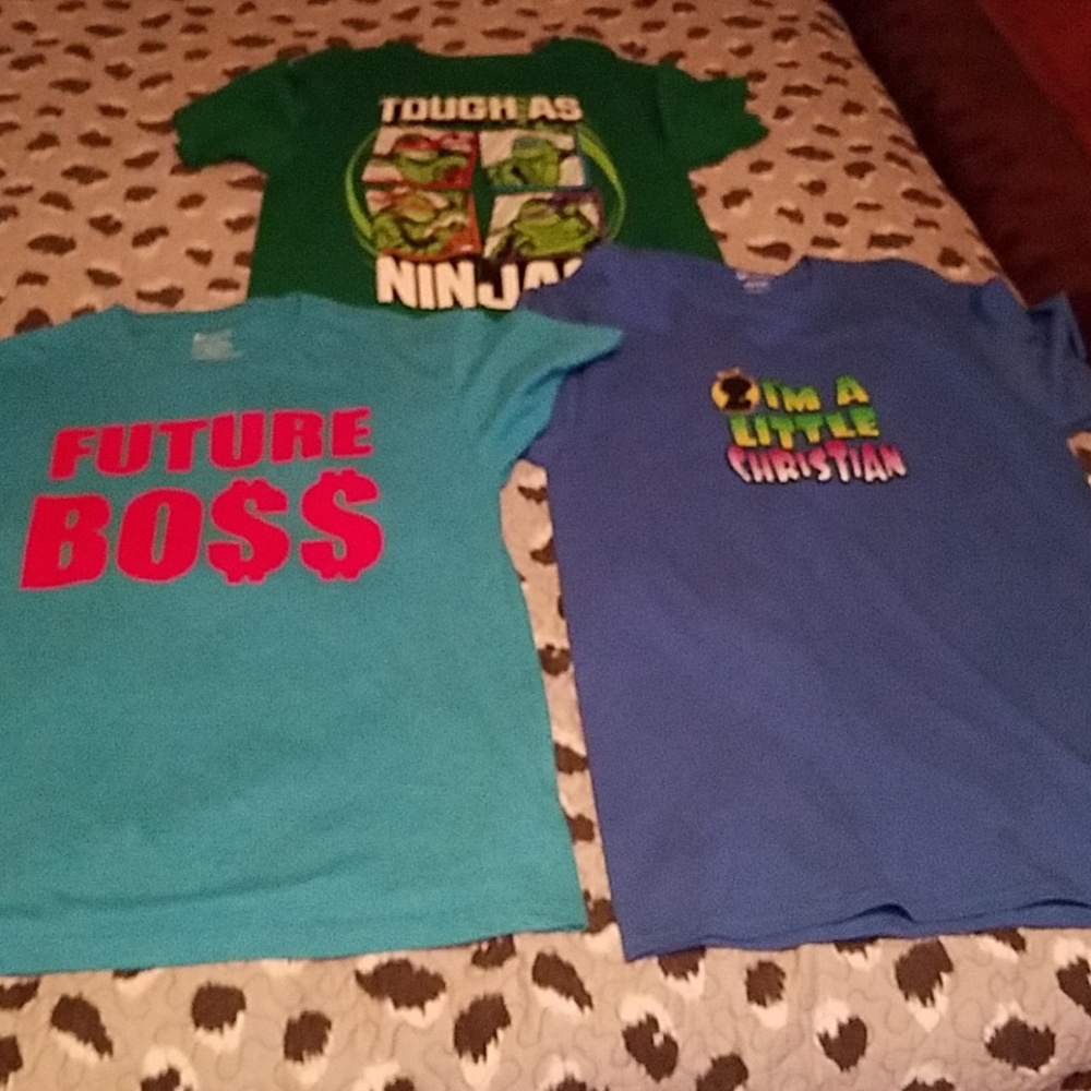 3 t-shirts